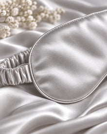 Smoozely Cloud Silk sleep mask in moonstone silver